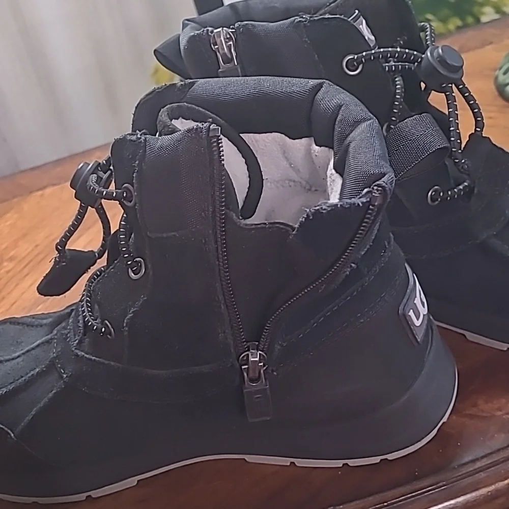 Ugg Turlock black waterproof insulated suede Kids youth size 4 boots